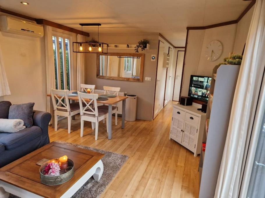 Chalet Voorzien Van Alle Gemakken In Een Bosrijke Omgeving ฟัวร์เธาเซอ ภายนอก รูปภาพ